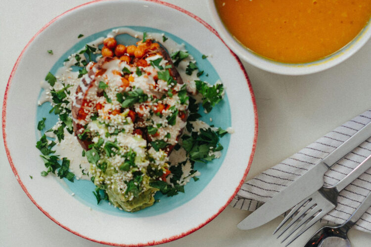 vegan_chickpea_quinoa_bowl