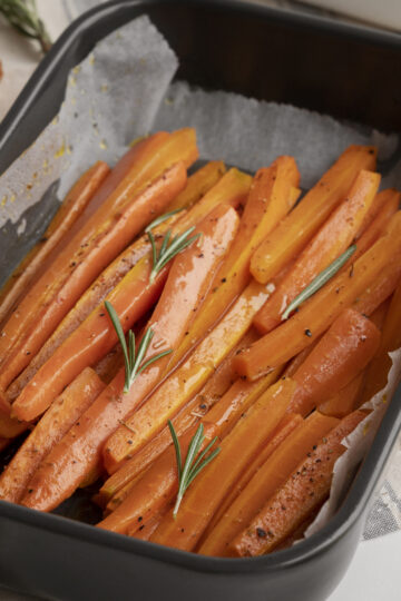 maple_glazed_roasted_carrots